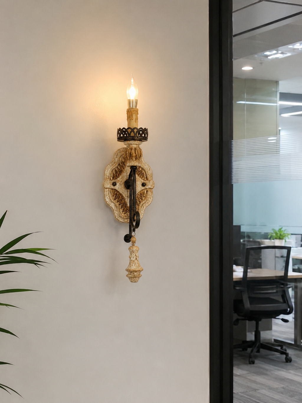 Old Manor wood Wall Lamp