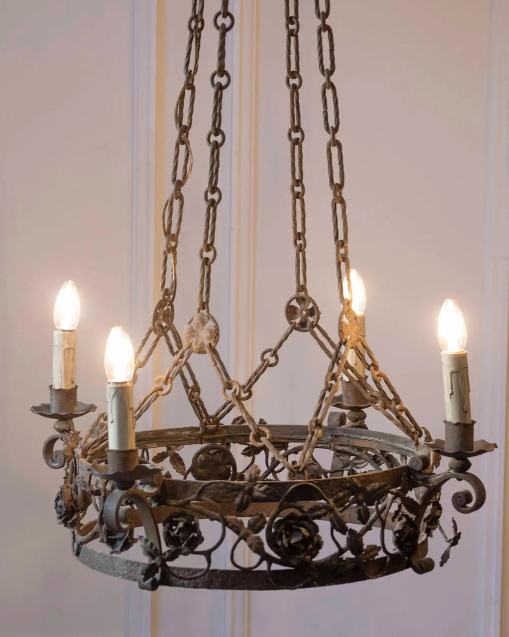 French 19th Century Four-Light Iron Ring Chandelier with Flowers and Vines