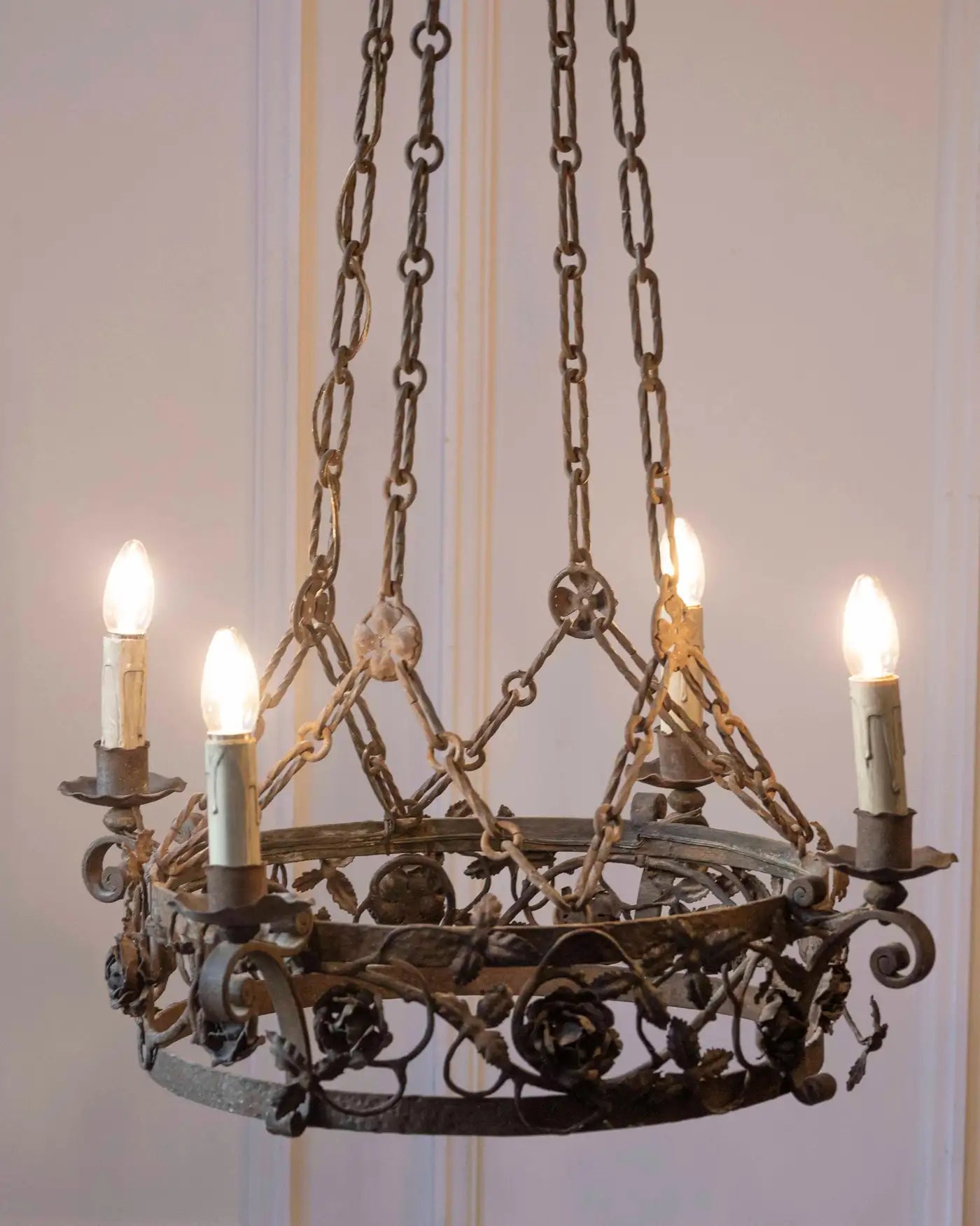 French 19th Century Four-Light Iron Ring Chandelier with Flowers and Vines