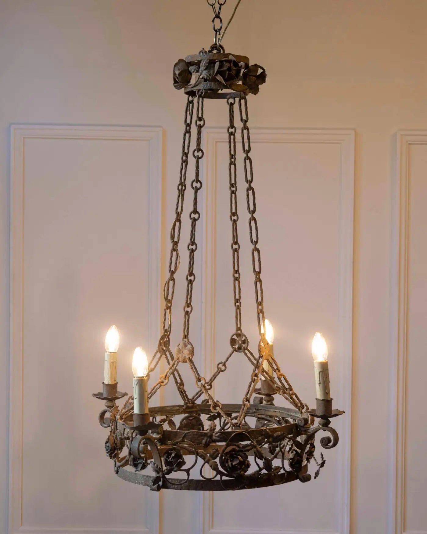 French 19th Century Four-Light Iron Ring Chandelier with Flowers and Vines