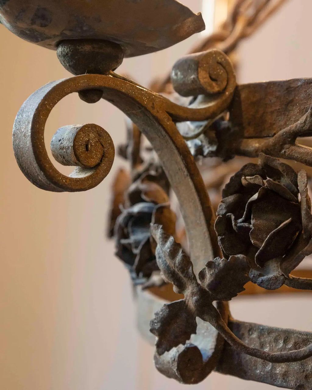French 19th Century Four-Light Iron Ring Chandelier with Flowers and Vines