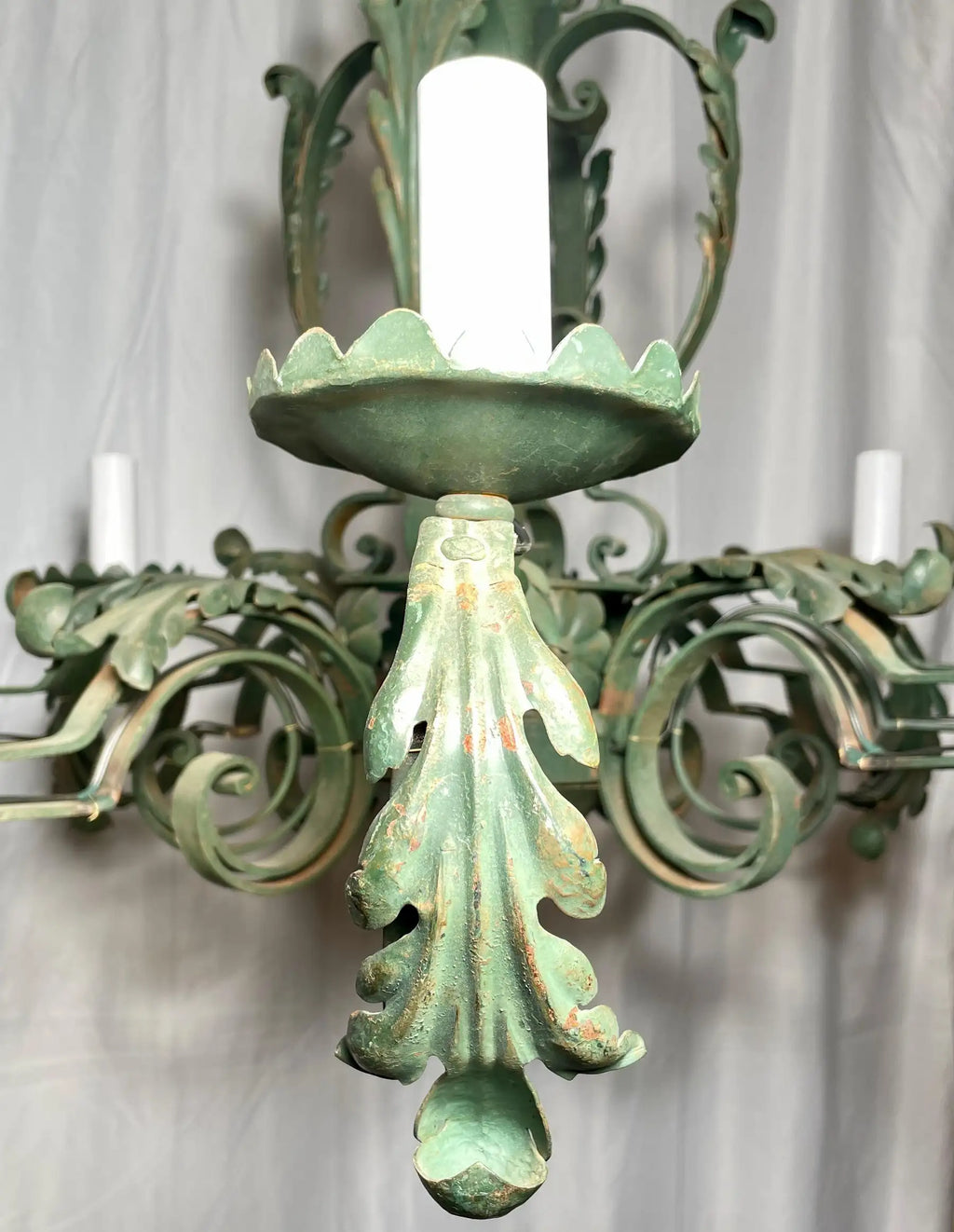 French Provincial chandelier, full display view