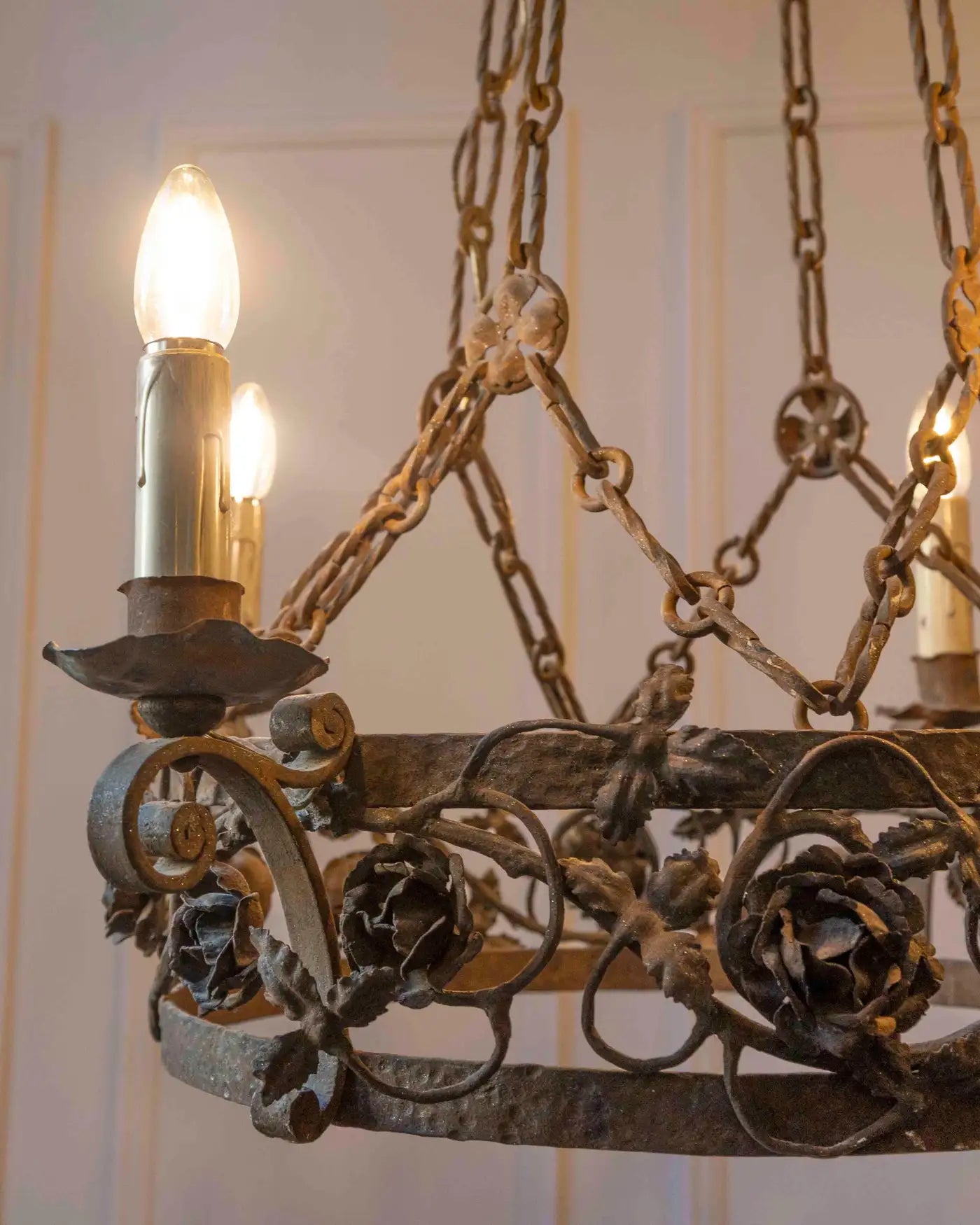French 19th Century Four-Light Iron Ring Chandelier with Flowers and Vines